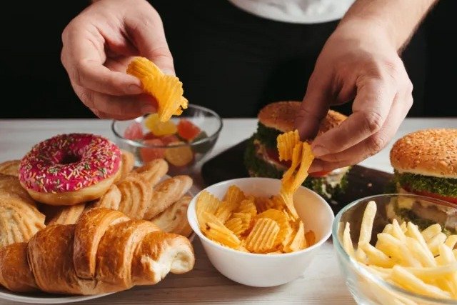 5 Worst Eating Habits Causing Inflammation and Aging You Faster